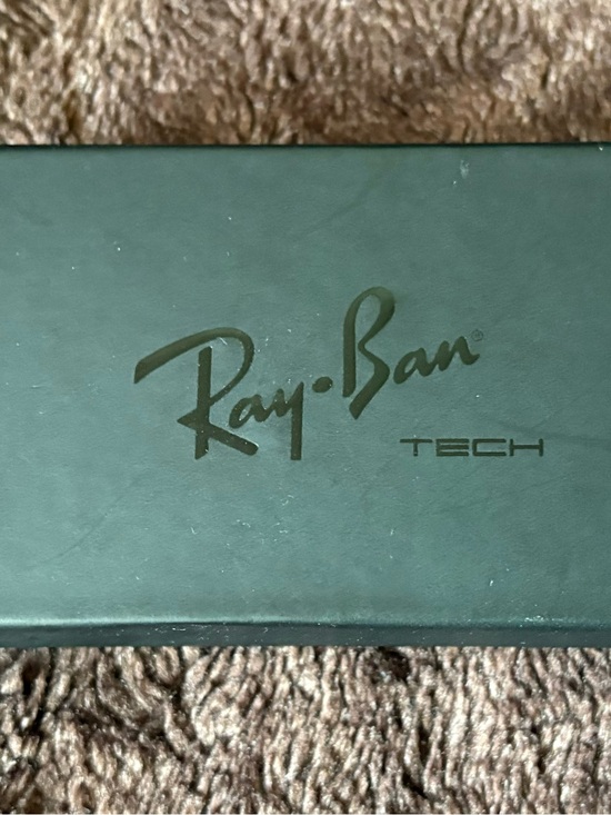 Ray-Ban Other - Pre-owned Ray-Ban black Sunglasses box with Embossed Logo